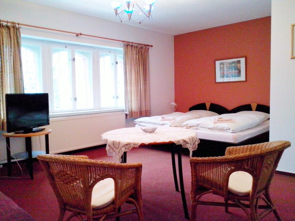 Pension&Gästehaus Villa Kühn Zeitz Zimmer foto