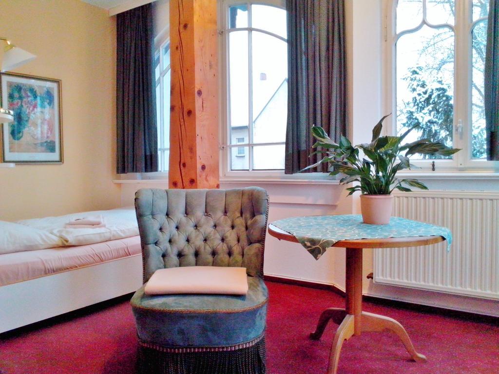 Pension&Gästehaus Villa Kühn Zeitz Zimmer foto